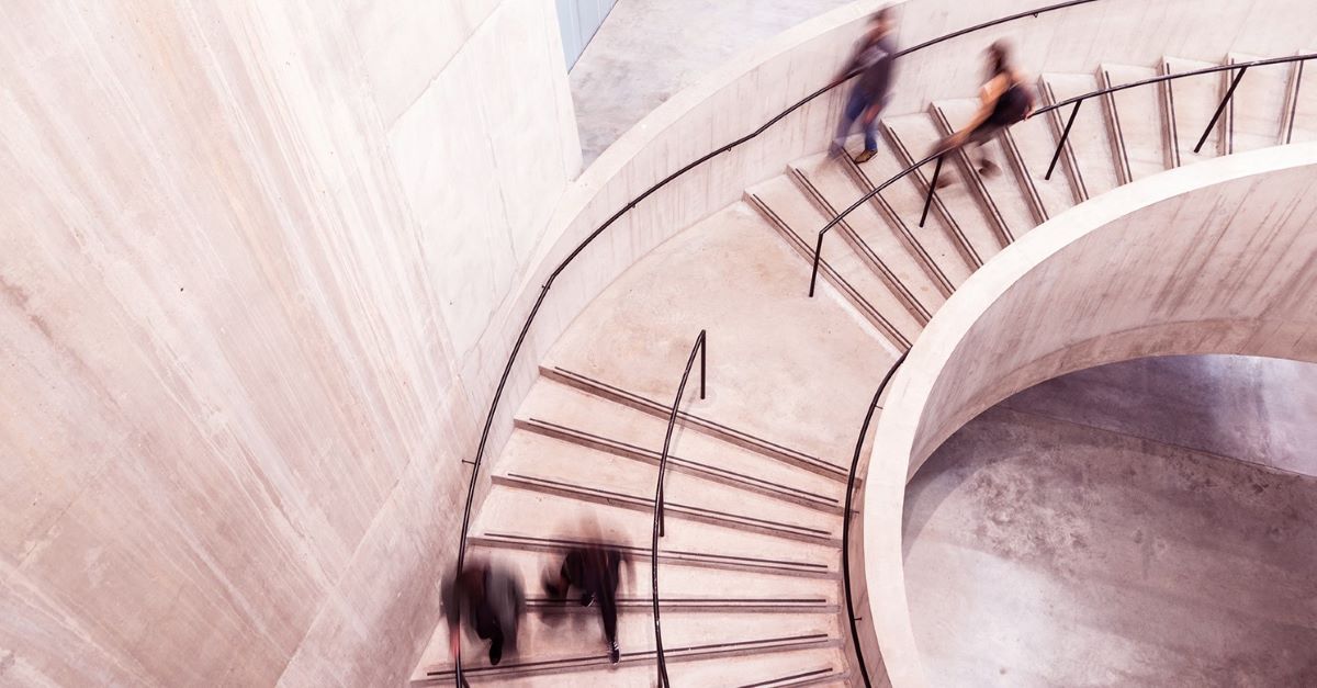 En trappa inne i en byggnad.