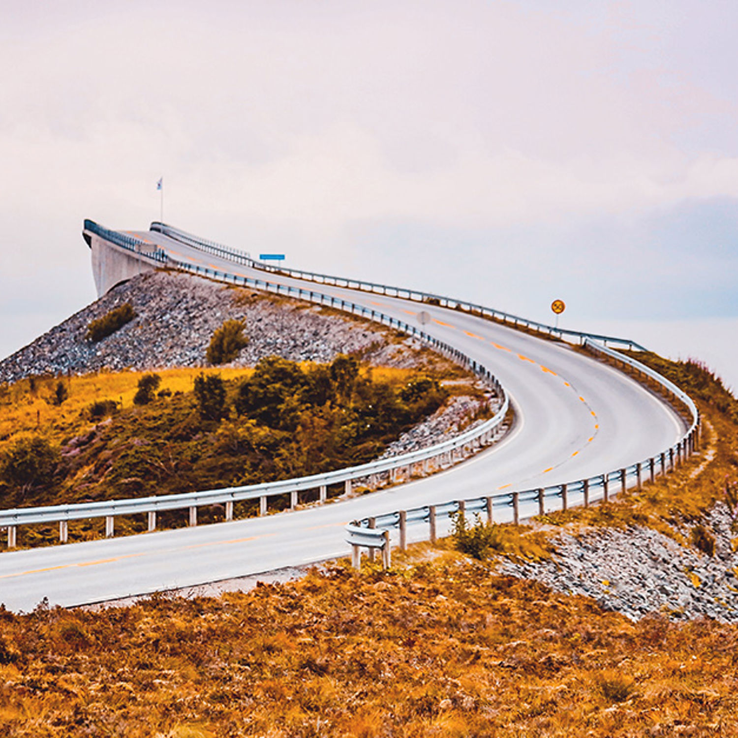 väg i kargt landskap